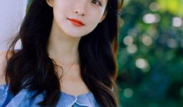 娛樂吃瓜君何泓姍,娛樂吃瓜界的清新小花