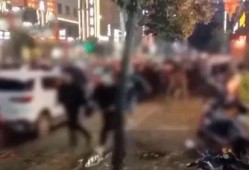 網友爆料中學生事件視頻,網友曝光中學生事件引發熱議