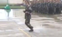 教官瘋狂爆料視頻在線觀看,揭秘軍營內幕，震撼曝光！